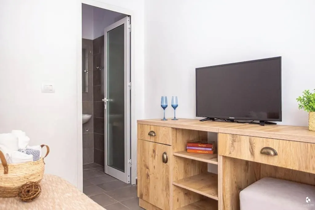 Stylish 1 Super Central Studio Ap Himare 0*,  Albania